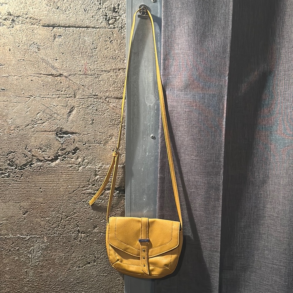Mustard Yellow Nine West Purse *Great Condition*